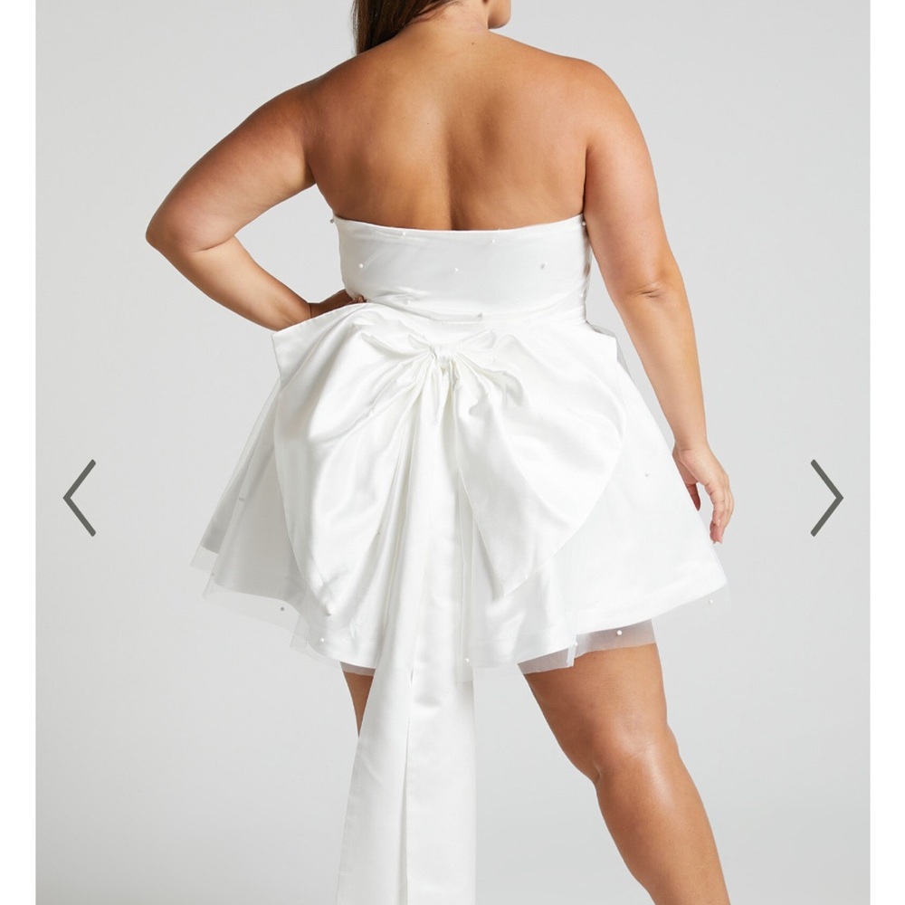Elegant White Strapless Dress